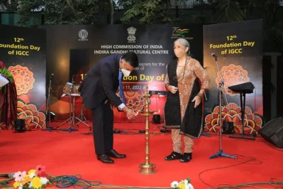 High Commissioner inaugurated the event with the lighting of the lamp