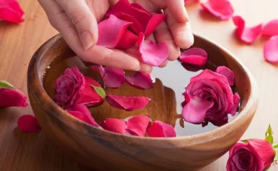 Rose water has hydrating and moisturizing properties